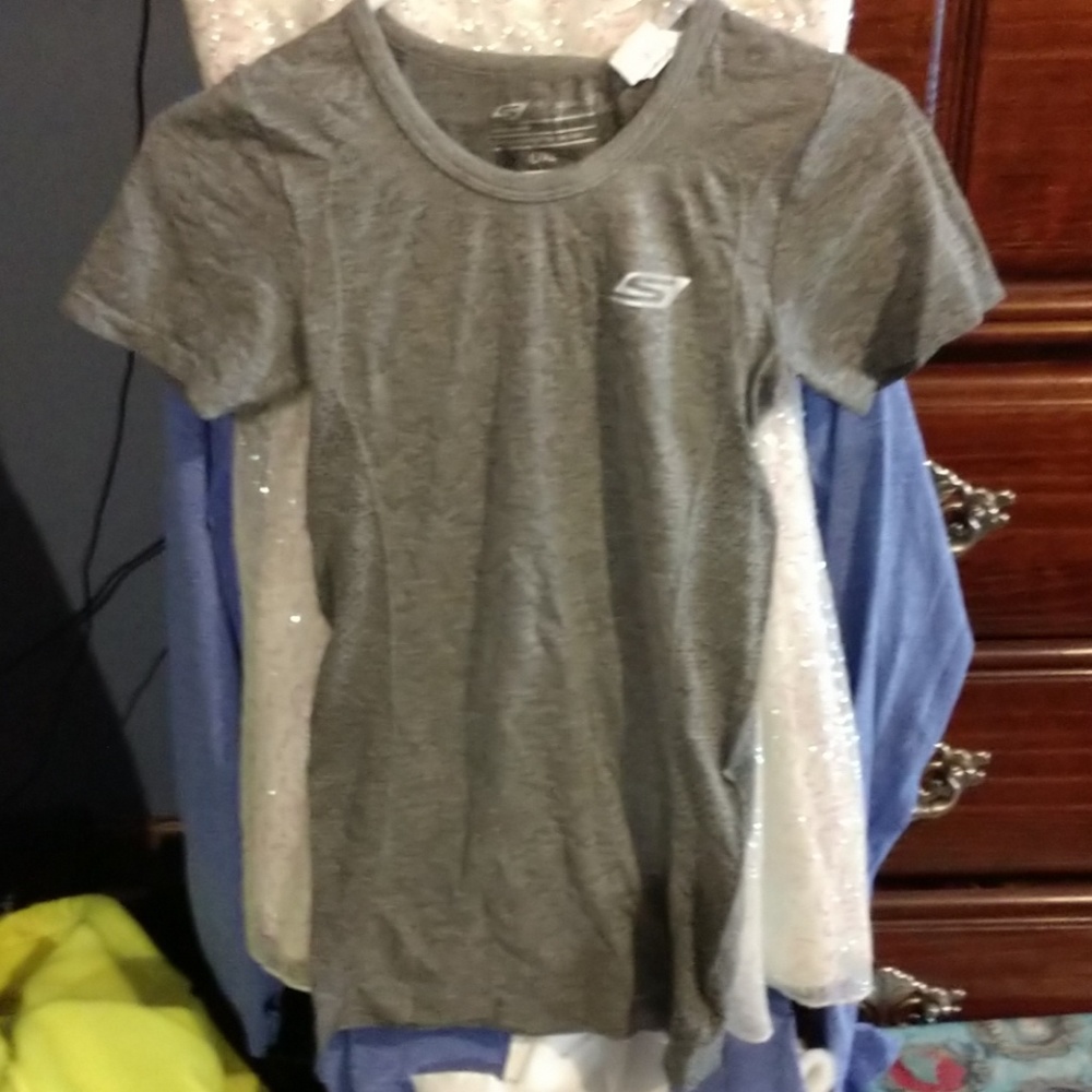 Athletic shirt